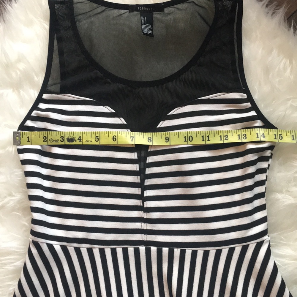 π· Black & white striped dress - Picture 4 of 8
